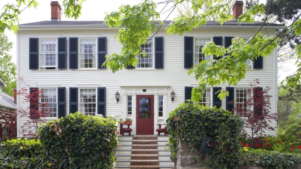 white-american-colonial-style-homes-houston-texas