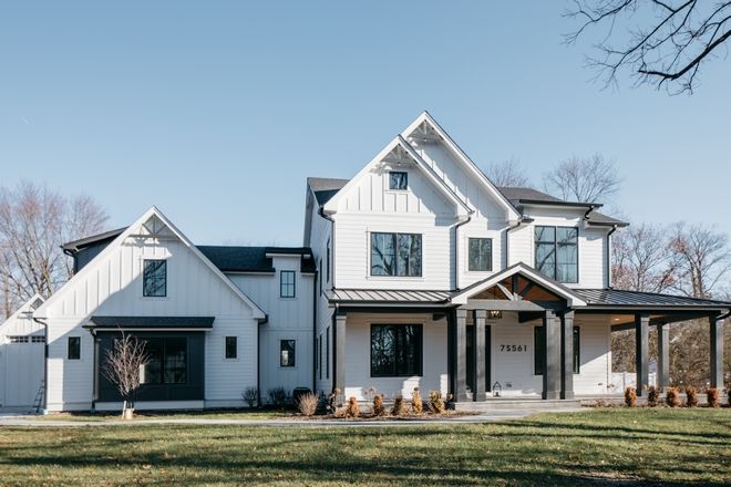 white-farmhouse-style-home-houston-texas